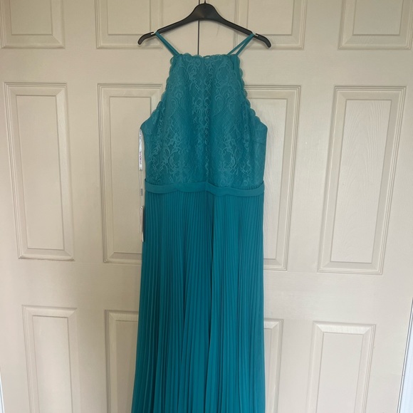 Brand new evening-wear dress - Picture 2 of 4